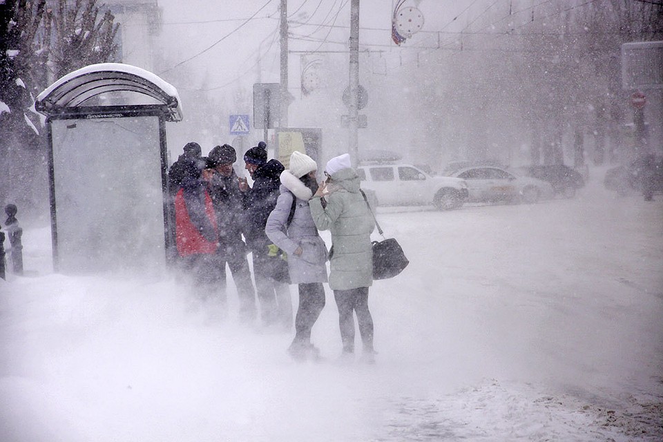 Секс На Остановке Зимой