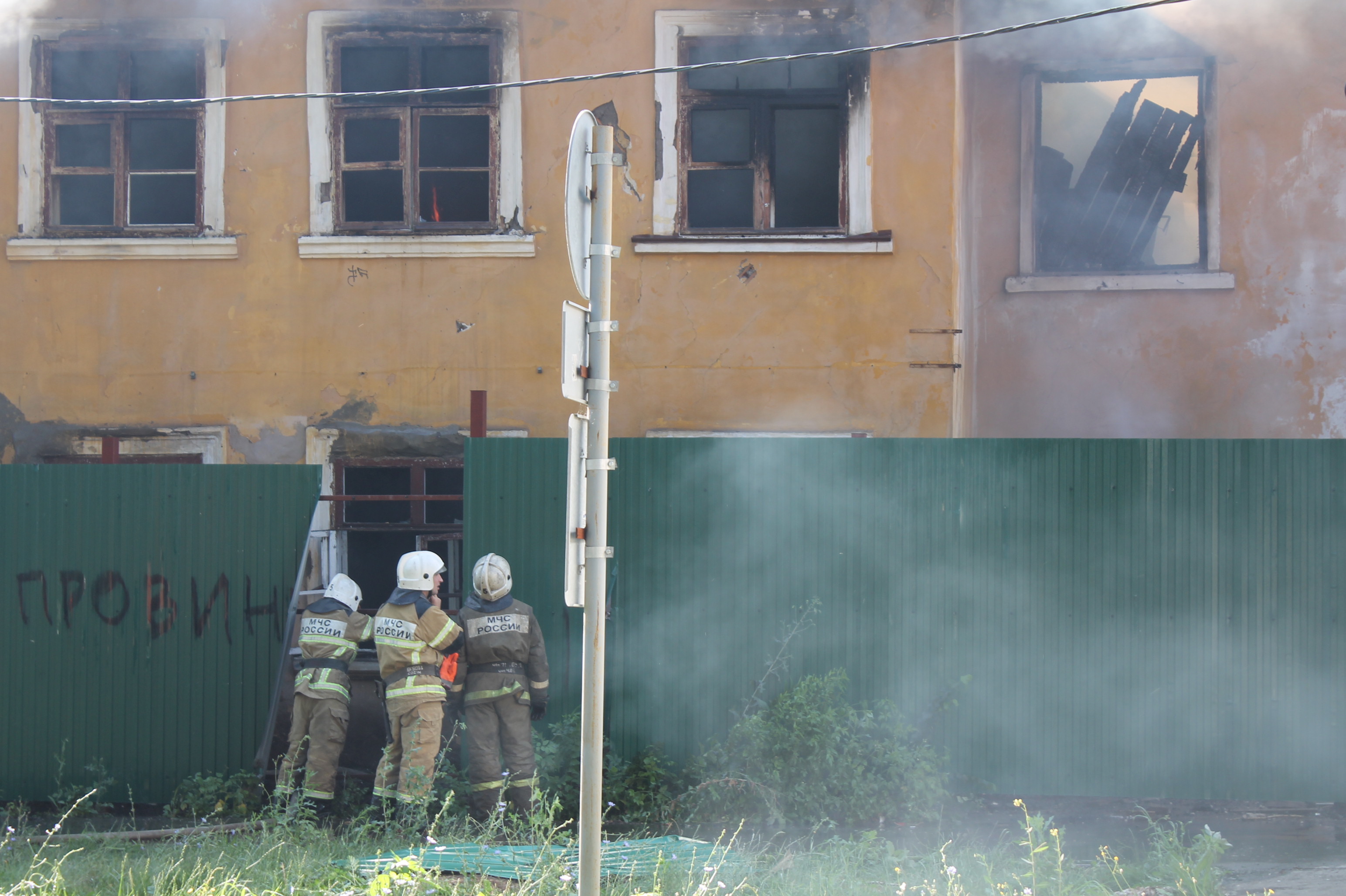 Пожар на проспекте Кирова около Вива Лэнда в Самаре: бомжи подожгли  двухэтажку и сами сгорели? - KP.RU