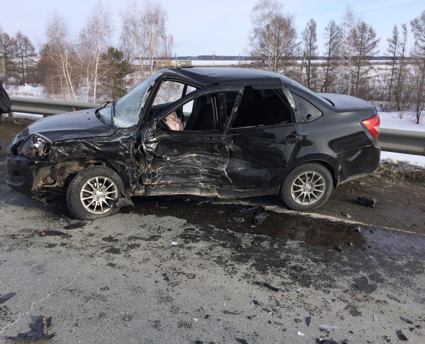 В Самарской области водитель «Гранты» не пропустил «Ниссан» и получил удар  в бок: пострадали три человека - KP.RU