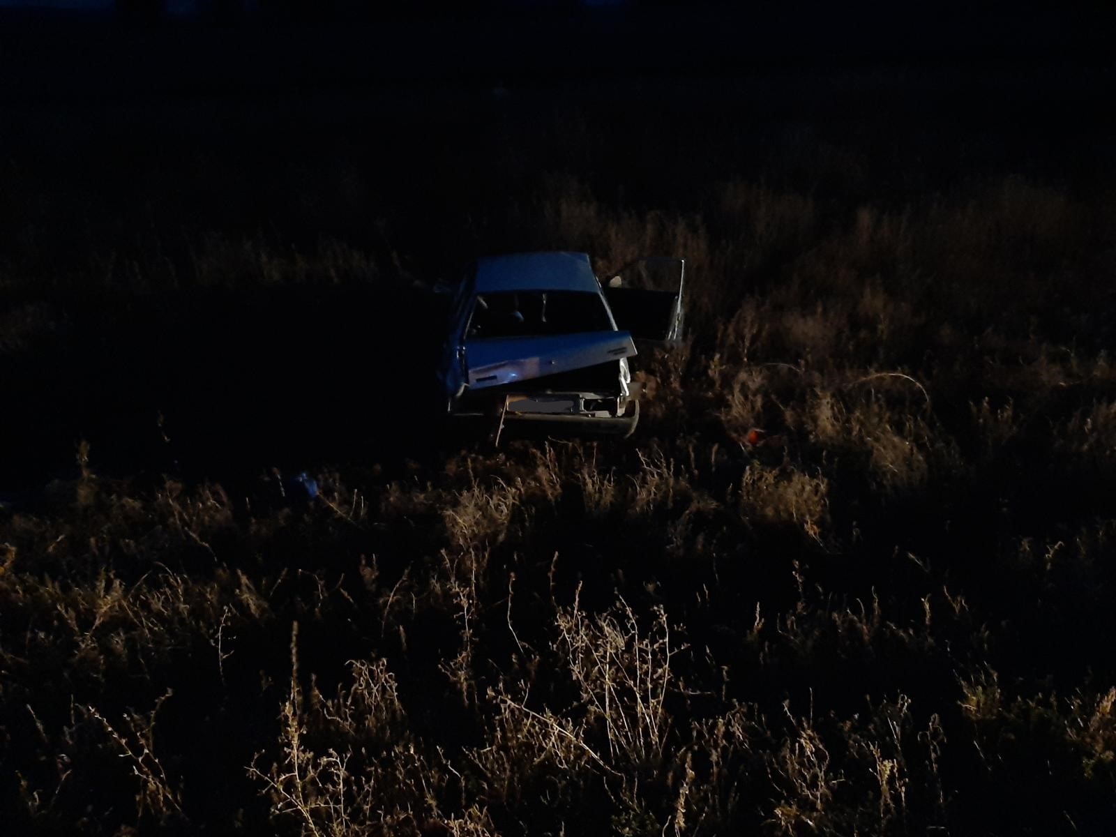 В Самарской области пьяная автомобилистка с ребенком в салоне улетела на  ВАЗ-21099 в кювет - KP.RU