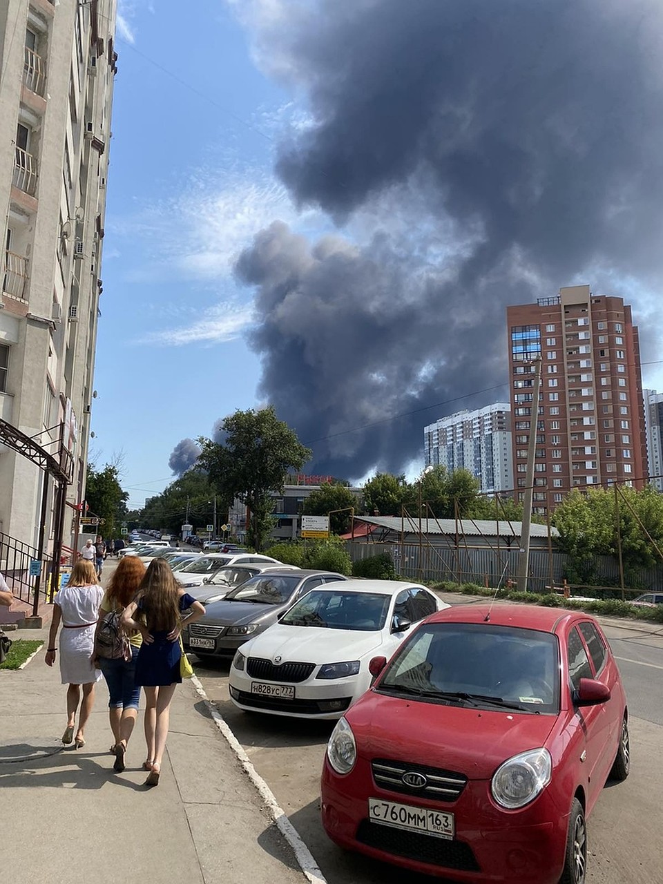 Столб дыма виден отовсюду: в Самаре вспыхнул склад с декоративными пленками  на 2000 кв.м. | 13.07.2020 | Самара - БезФормата