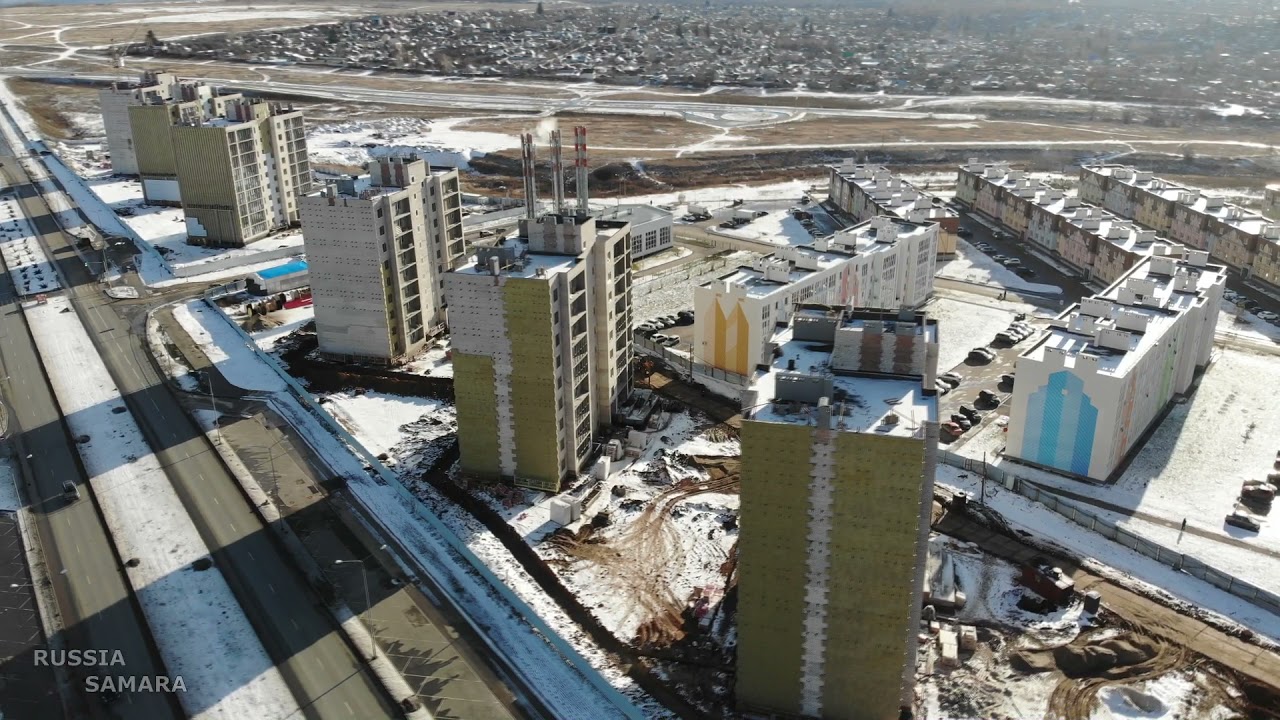 В Самаре строят девятиметровую пирамиду из золотых столбов в ноябре 2021  года - KP.RU